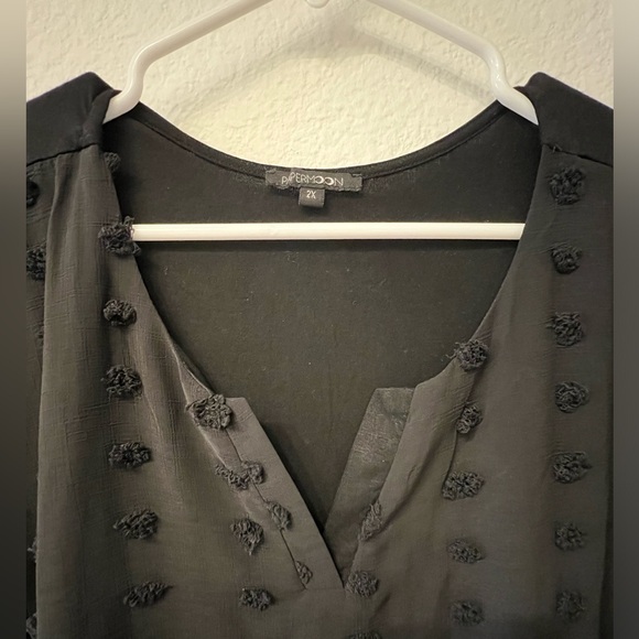 Not-so-basic black top - Picture 5 of 5